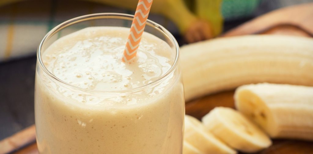 Frullato proteico a base di avena fa dimagrire e dà energia Frullato proteico a base di avena: fa dimagrire e dà energia