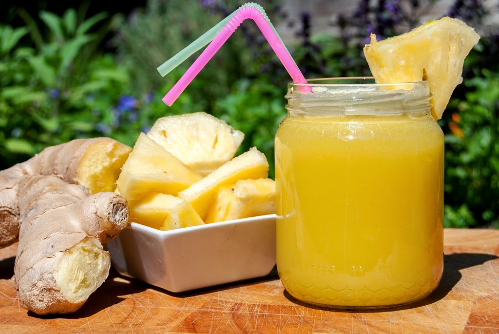 La bevanda rinfrescante che brucia il grasso addominale a base di ananas, limone e zenzero La bevanda rinfrescante che brucia il grasso addominale a base di ananas, limone e zenzero