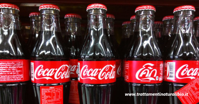 Allarme CocaCola: Maxi richiamo, pericolo frammenti di vetro. Ecco i lotti